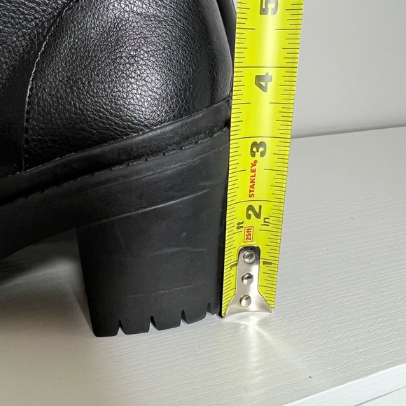 Universal Thread sherpa lined boot. Multi-colored lace up, combat style boot. - Picture 4 of 6